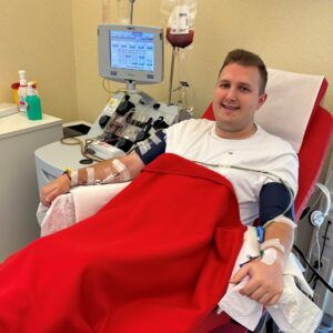 Stammzellspender Florian während seiner ambulanten Stammzellspende
