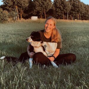 Stammzellspenderin Sarah mit ihrem Hund Loui